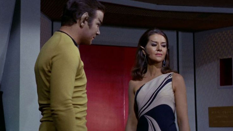 (Paramount+) the Romulan Commander and Kirk on the Enterprise bridge